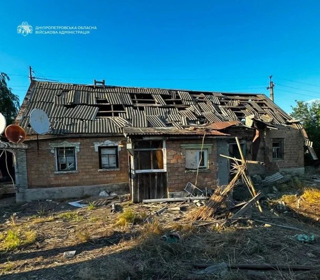 Пошкоджена цивільна інфраструктура в Нікополі після удару дронами 12 липня 2026 року