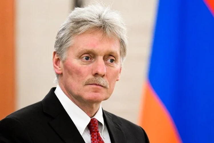Дмитро Пєсков під час брифінгу у Москві