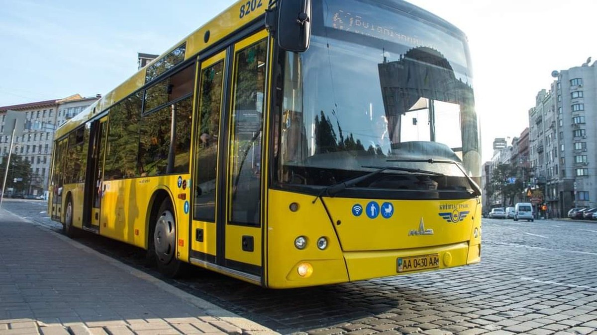 Громадський транспорт Києва — автобус на міському маршруті