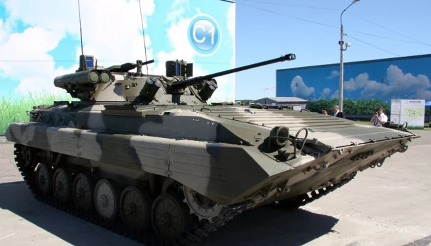 Колона бронетехніки на вулицях Бамако
