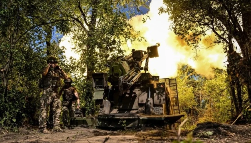 Карта бойових дій із позначеними напрямками активності російських штурмів, зокрема Покровським та Слов'янським