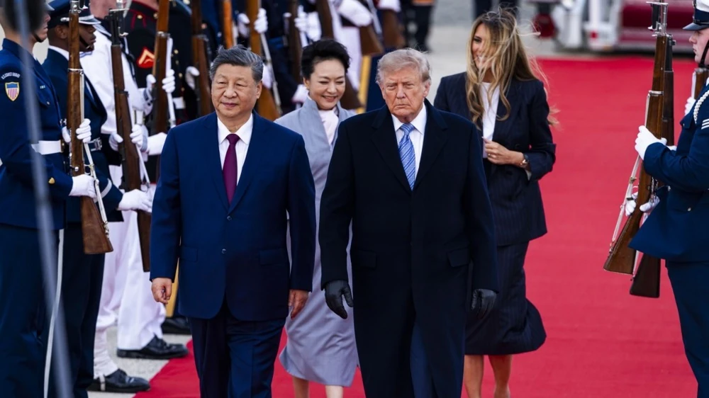 Сі Цзіньпін і Дональд Трамп на авіабазі 24 вересня 2026 року