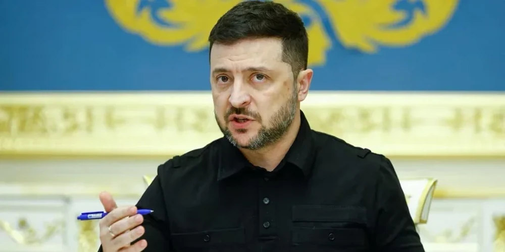 Президент України Володимир Зеленський під час спілкування з журналістами