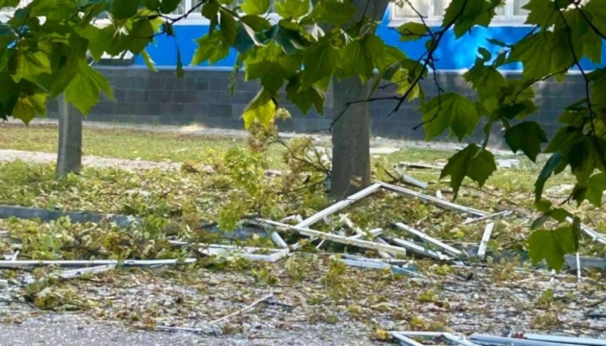 Пожежа в середмісті Дніпра на місці удару по будівлі компанії зв'язку